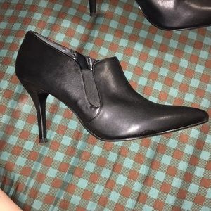 Nine West Black Low Cut Boot Heels with zipper